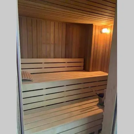 Stunning Apartment, Stunning Views, All Comfort Apartman *